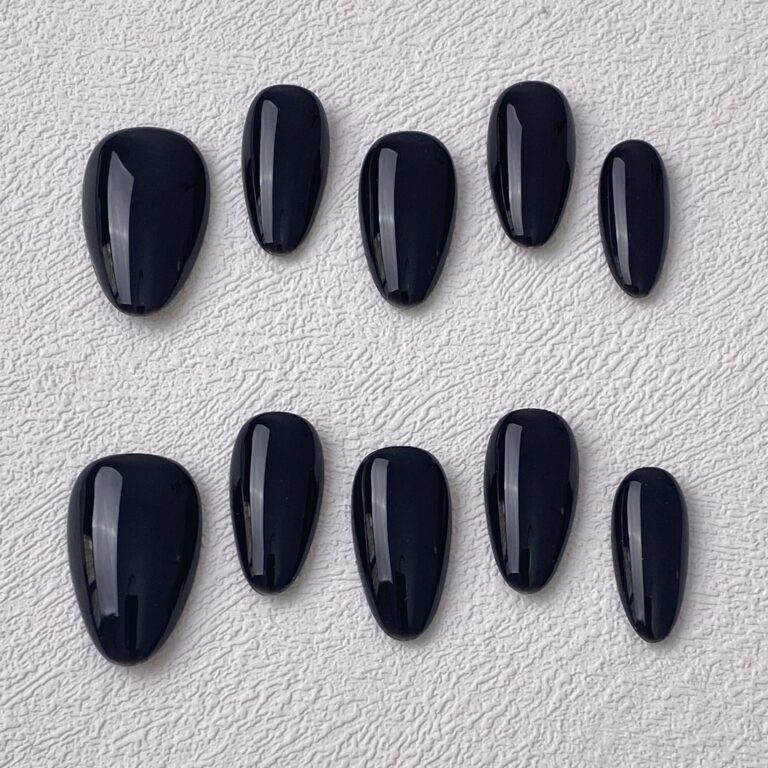 Handmade Press on Nails Black Black ManiTips
