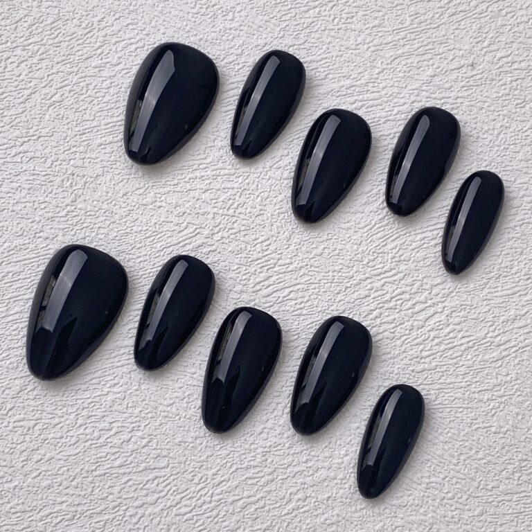 Handmade Press on Nails Black Black ManiTips