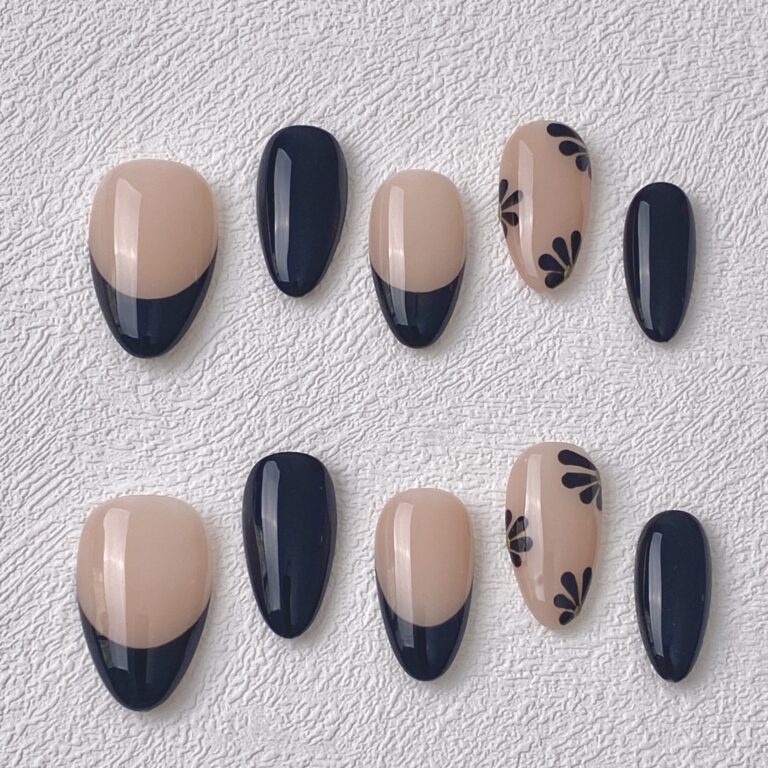 Handmade Press on Nails Black Spring ManiTips