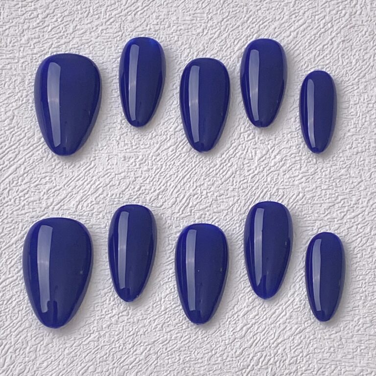 Handmade Press on Nails Klein Blue Short Almond ManiTips