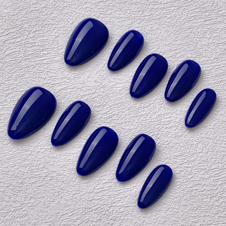 Handmade Press on Nails Klein Blue Short Almond ManiTips