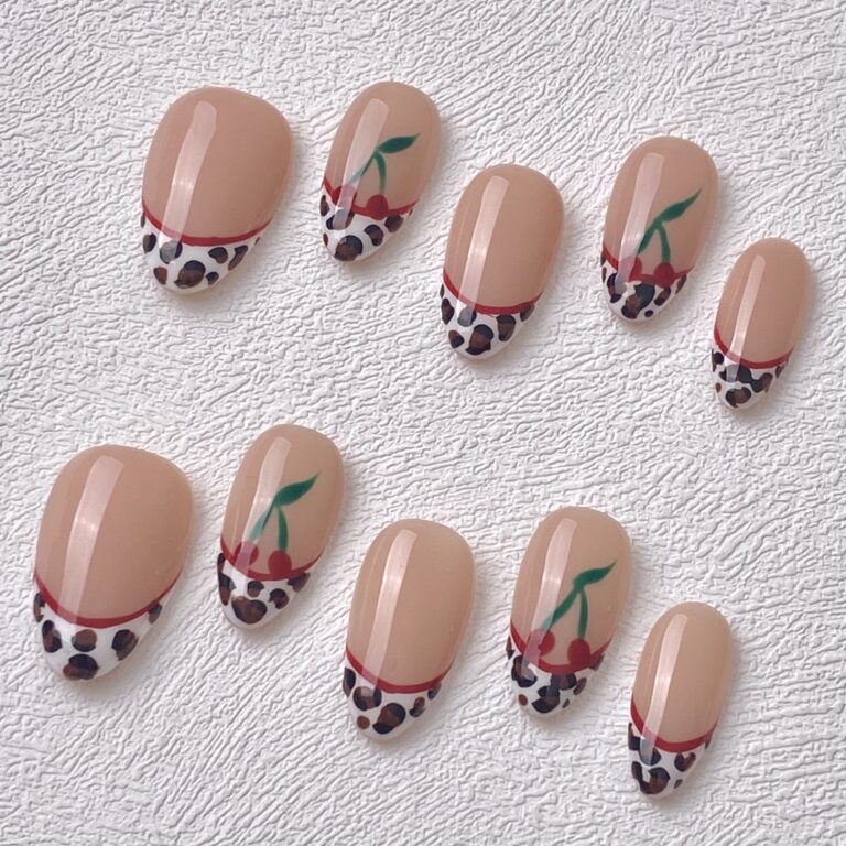 Handmade Press on Nails Leopard Cherry Short Almond ManiTips